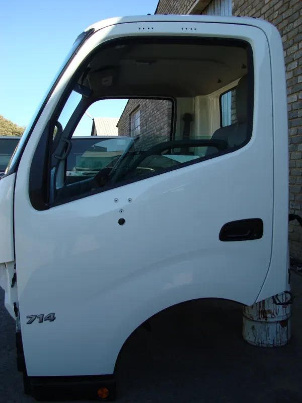 Hino 300 (2012) 714 Cab — photo 2 of 8