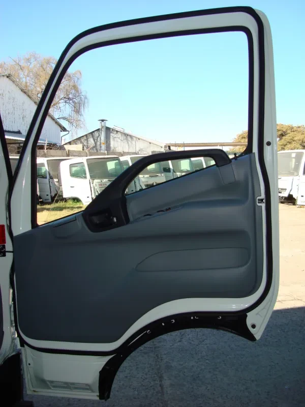 Hino 300 (2012) 714 Cab — photo 5 of 8