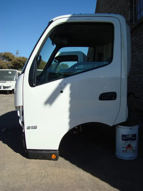 Hino 300 (2012) 815 Cab — photo 2 of 9