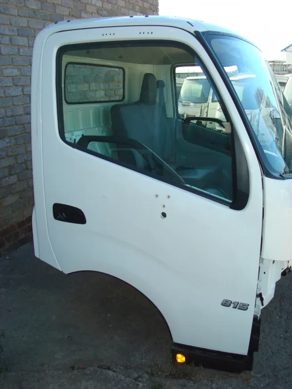 Hino 300 (2012) 815 Cab — photo 3 of 9