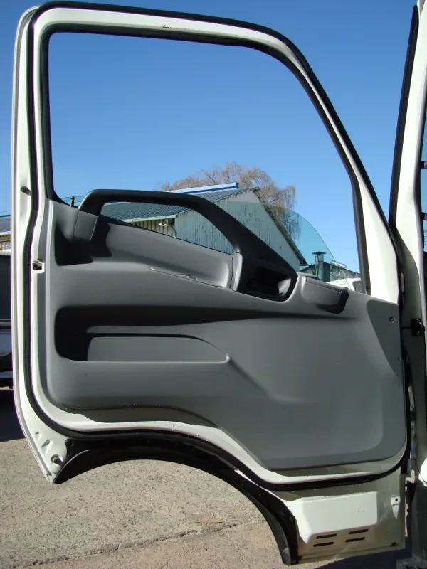 Hino 300 (2012) 815 Cab — photo 5 of 9