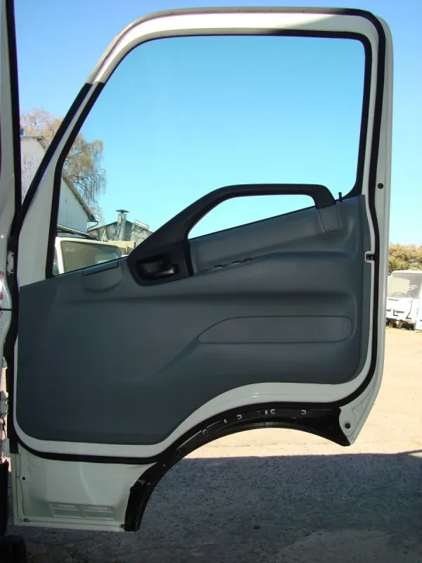 Hino 300 (2012) 815 Cab — photo 6 of 9