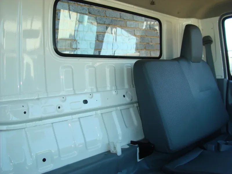 Hino 300 (2012) 815 Cab — photo 9 of 9