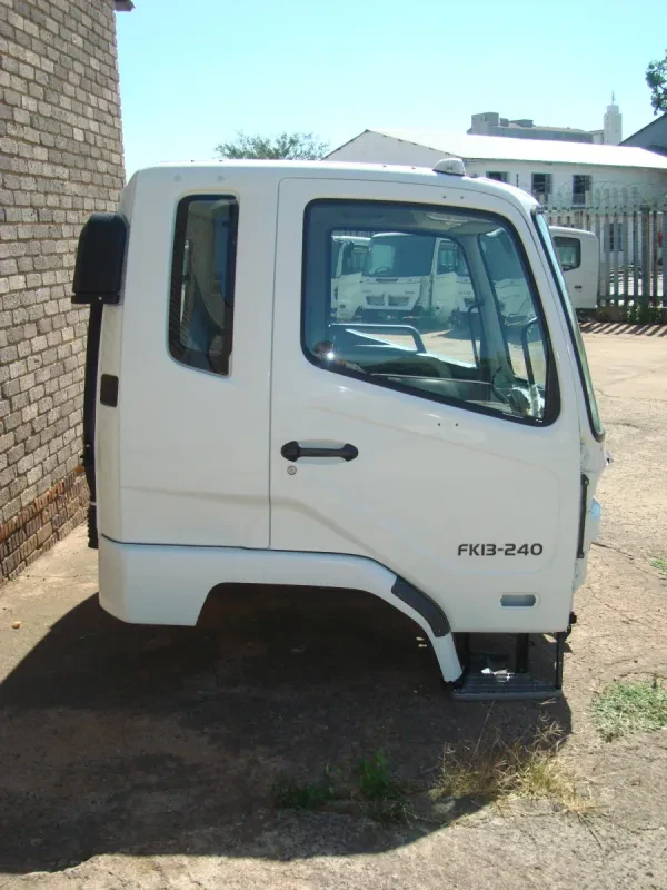 Mitsubishi FUSO FK13-240 Cab (Semi-Trim) — photo 2 of 11