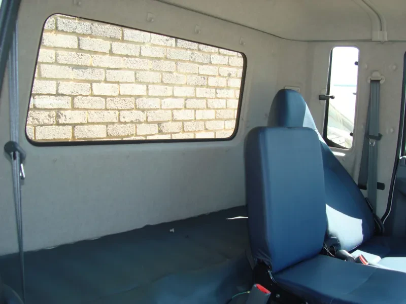 Mitsubishi FUSO FK13-240 Cab (Semi-Trim) — photo 8 of 11