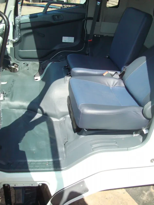Mitsubishi FUSO FK13-240 Cab (Semi-Trim) — photo 9 of 11