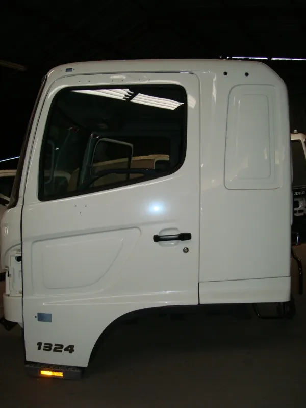 Toyota Hino 500 1324 Cab — photo 2 of 9