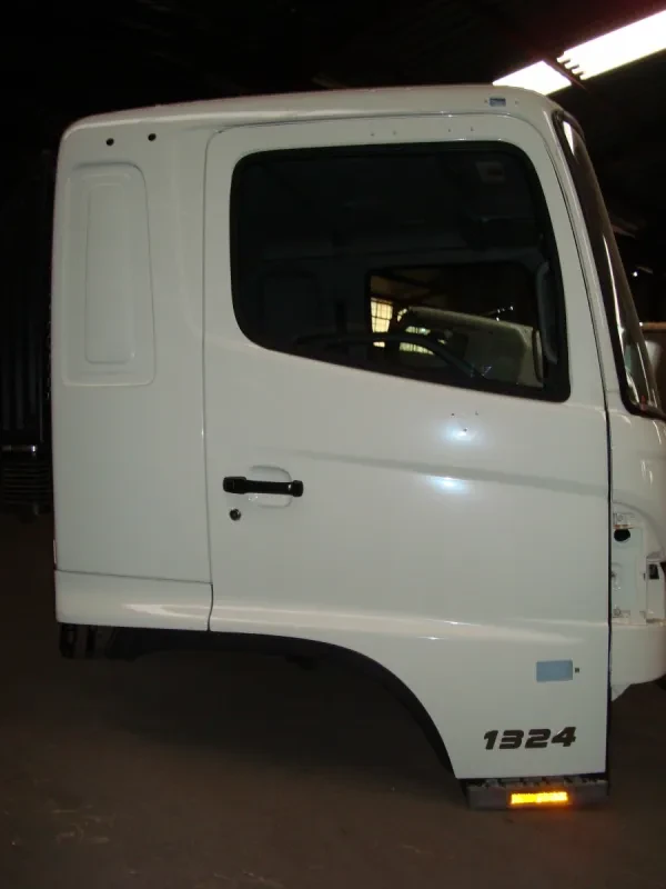 Toyota Hino 500 1324 Cab — photo 3 of 9