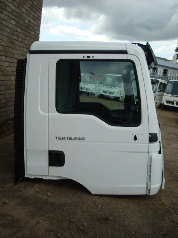MAN TGM 18.240 Day Cab (Semi-Trim) — photo 3 of 11