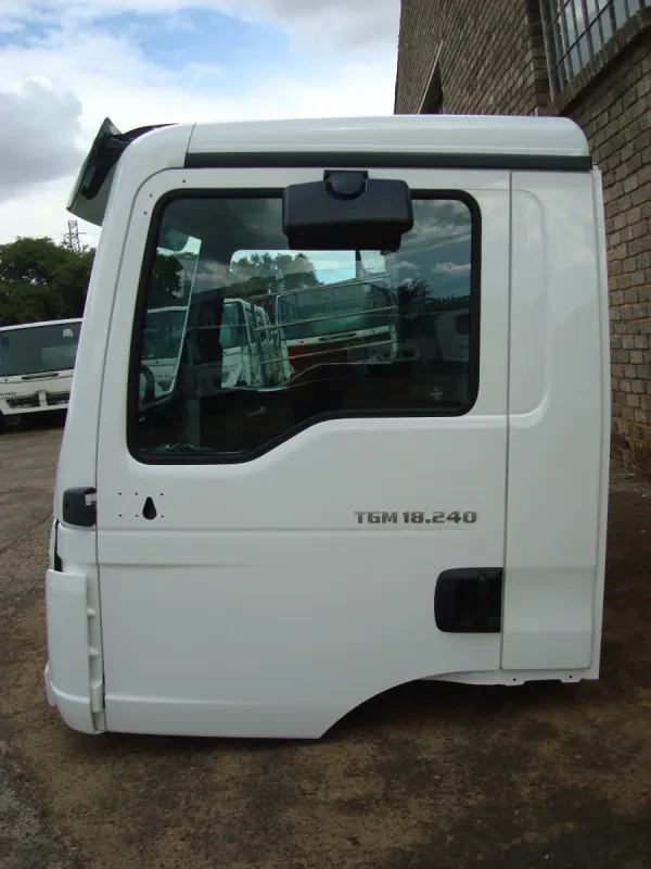 MAN TGM 18.240 Day Cab (Semi-Trim) — photo 4 of 11