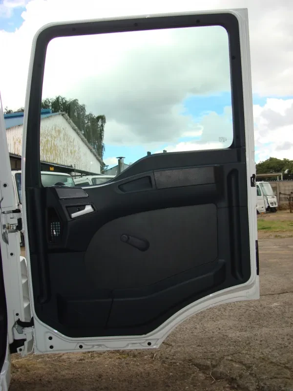 MAN TGM 18.240 Day Cab (Semi-Trim) — photo 6 of 11