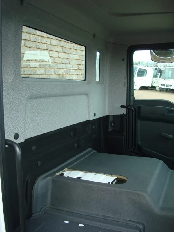 MAN TGM 18.240 Day Cab (Semi-Trim) — photo 11 of 11