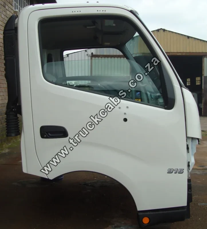 Hino 300 (2012) 916 Cab (Semi-Trim) — photo 2 of 7