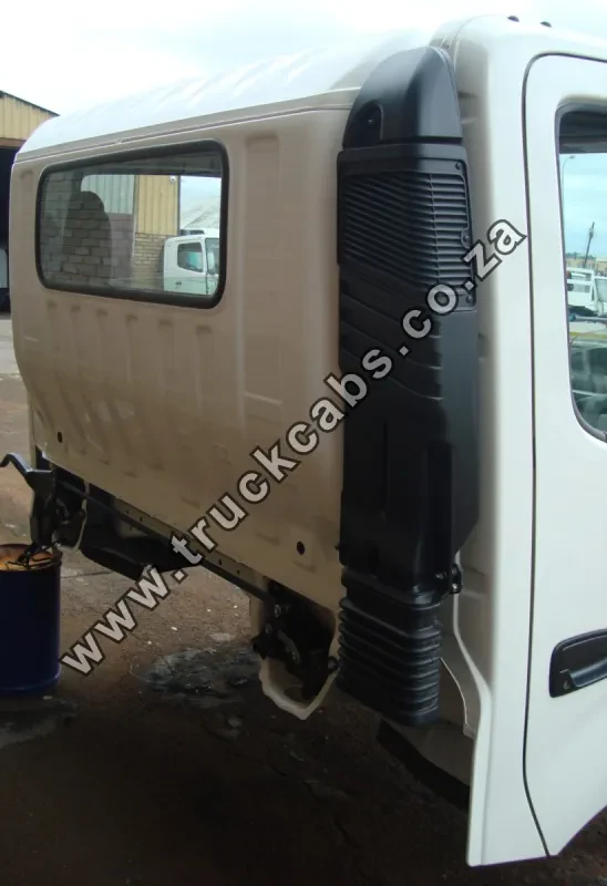 Hino 300 (2012) 916 Cab (Semi-Trim) — photo 5 of 7