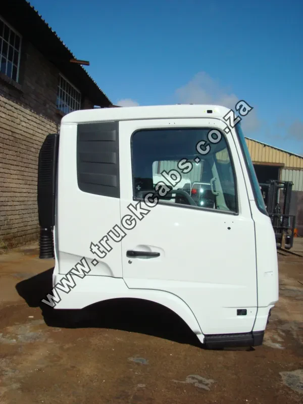 UD Trucks Croner PKE250 Cab (Semi-Trim) — photo 2 of 9