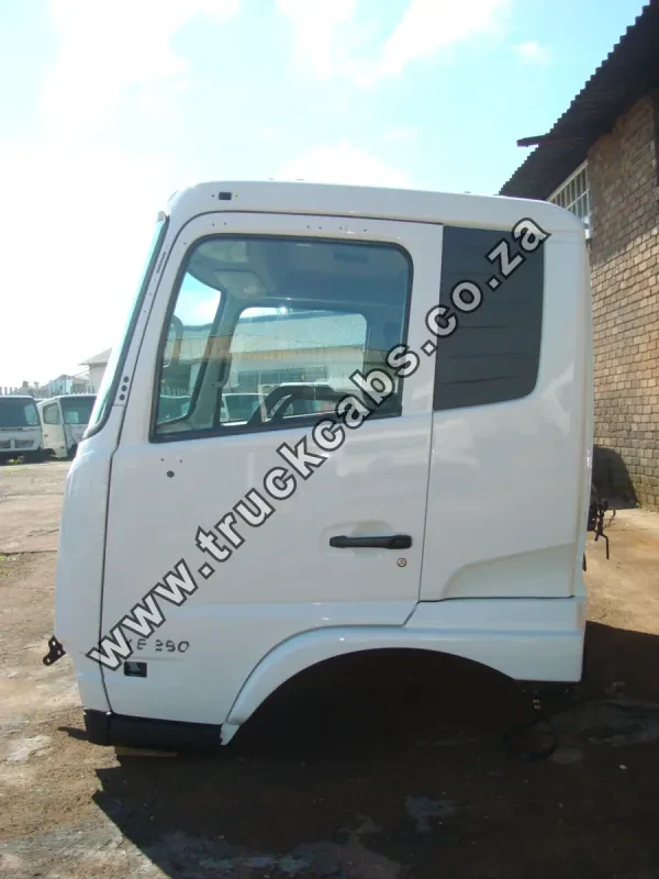 UD Trucks Croner PKE250 Cab (Semi-Trim) — photo 7 of 9