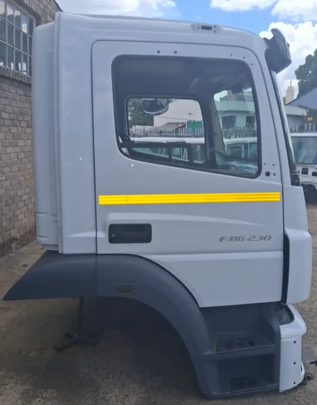 Fuso FJ16-230 Cab (Part-Trimmed) — photo 3 of 7