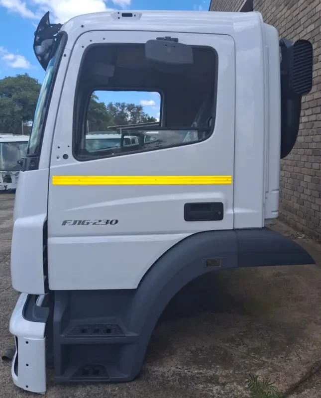 Fuso FJ16-230 Cab (Part-Trimmed) — photo 4 of 7