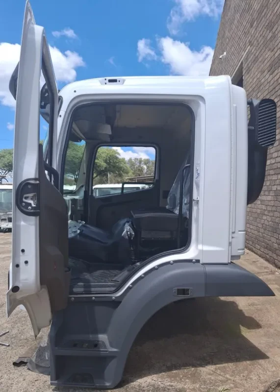 Fuso FJ16-230 Cab (Part-Trimmed) — photo 5 of 7