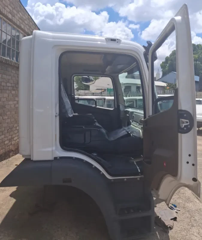 Fuso FJ16-230 Cab (Part-Trimmed) — photo 6 of 7