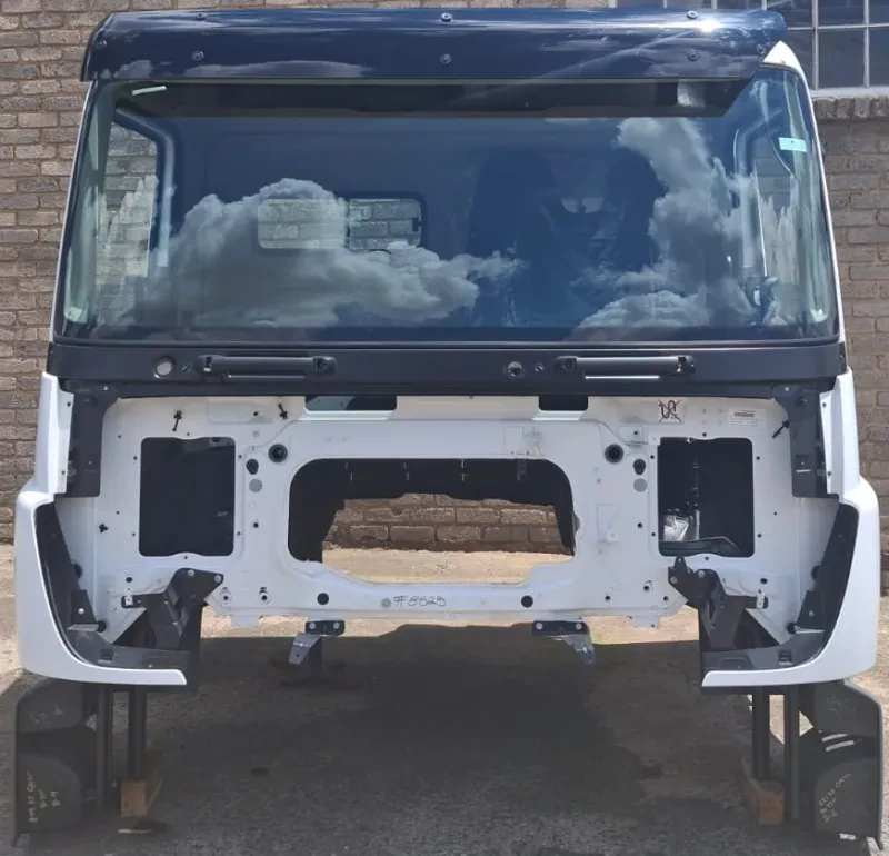 Fuso FJ16-230 Cab (Part-Trimmed) — photo 7 of 7