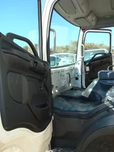 Toyota Hino 500 1017 Cab — photo 4 of 5