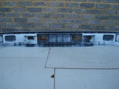 Mitsubishi FUSO FE 7-143 Bumper — photo 2 of 2