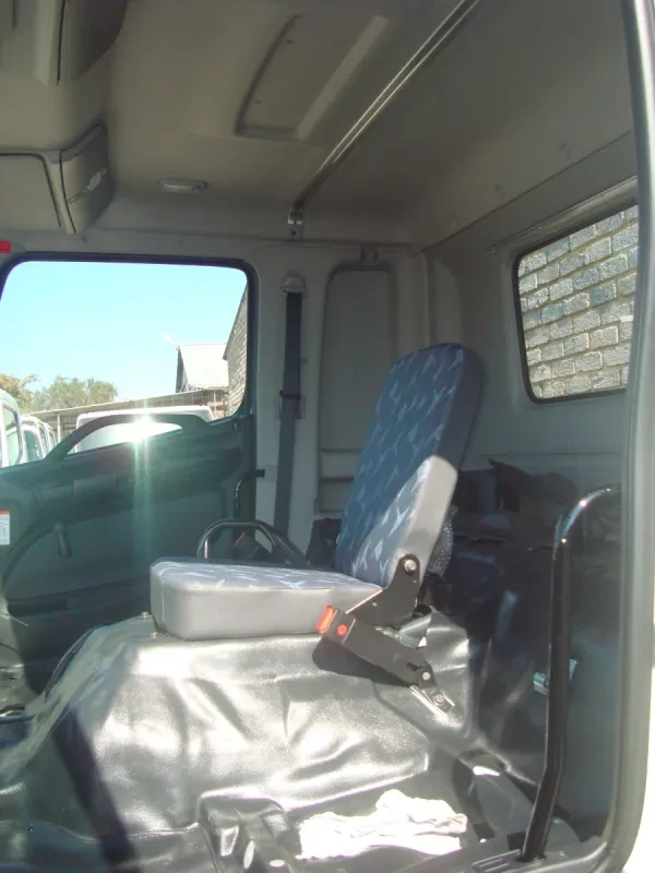 Toyota Hino 500 1521 Cab — photo 9 of 9