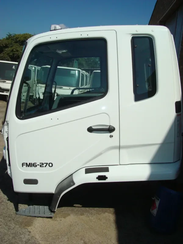 Mitsubishi FUSO FM16-270 Cab — photo 3 of 10