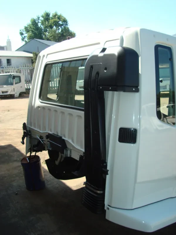 Mitsubishi FUSO FM16-270 Cab — photo 4 of 10