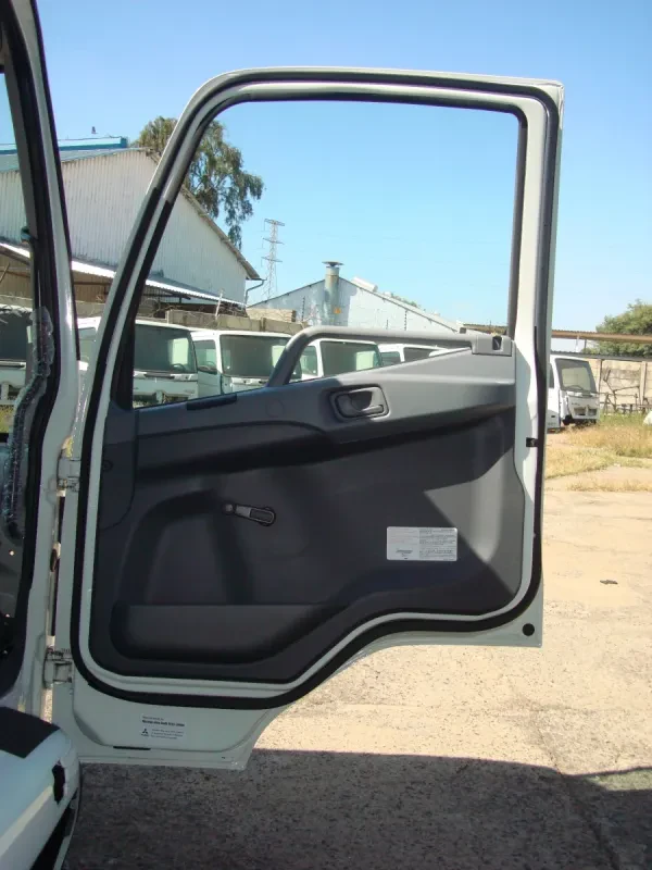 Mitsubishi FUSO FM16-270 Cab — photo 5 of 10