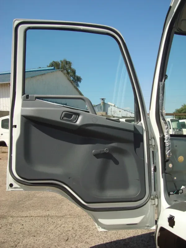 Mitsubishi FUSO FM16-270 Cab — photo 6 of 10