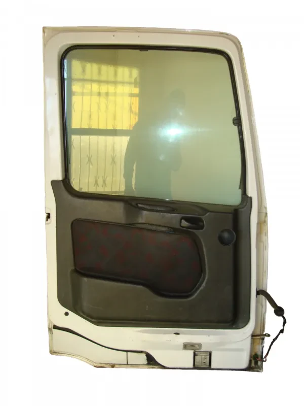 Mercedes-Benz Actros MP1 Door – Left — photo 2 of 2