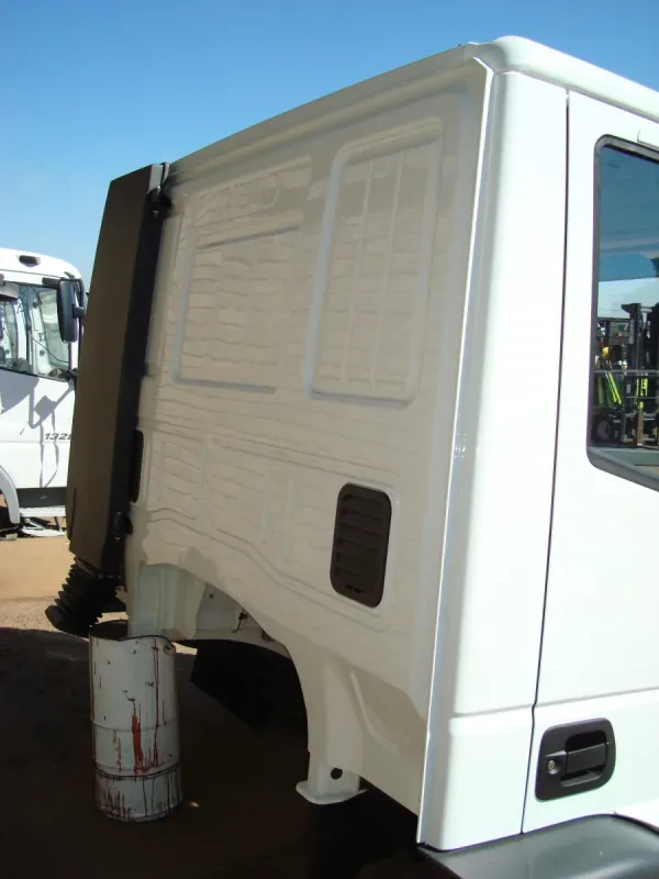 Iveco 180E28 Day Cab — photo 4 of 8