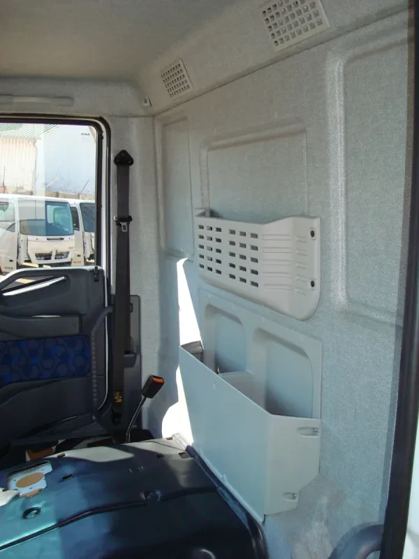 Iveco 180E28 Day Cab — photo 8 of 8