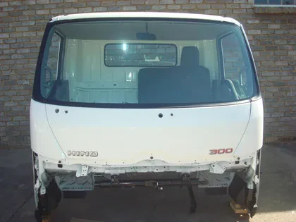 Hino 300 (2012) 915 Cab — photo 1 of 5