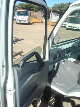 Hino 300 (2012) 915 Cab — photo 4 of 5