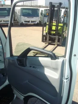 Hino 300 (2012) 915 Cab — photo 5 of 5